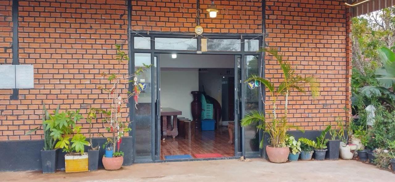 Manel Guesthouse And Restaurant Sen Monorom Ngoại thất bức ảnh